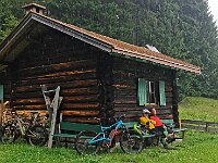 warten das der Regen aufhört : 2021-MTB Allgäu