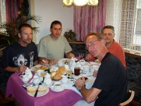 Früstück in Sterzing : MTB, Transalp, Transalp 2003