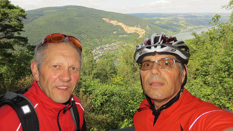 Werner und ich am Teufelskadrich mit Blick auf die andere Rheinseite